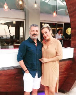 Necmi Yapıcı Instagram - Evliliğimizin 6. Yılı bitti Nihom 🧿❤️🔥🎂♾ İyi ki o gün kulise gelmişsin ve ben sana o bakışı iyi ki atmışım @nihandurukan 😃😉 Nice senelerimiz olsun Aşkla sağlıkla🙏❤️ Seni çok seviyorummmm