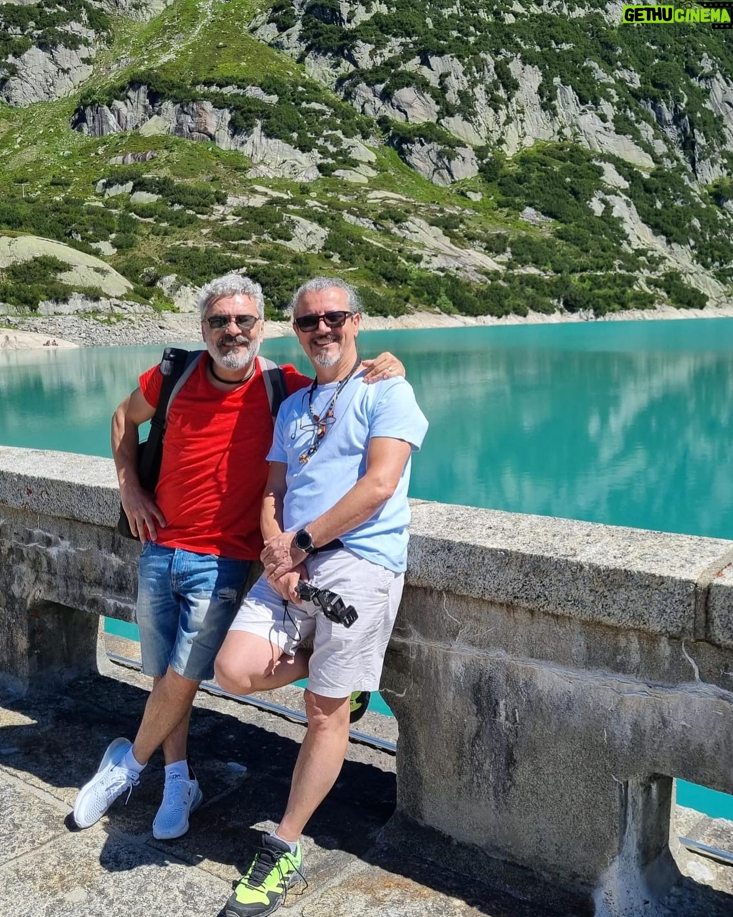 Necmi Yapıcı - 5K Likes - #switzerland #gelmersee Alp’lerde 2000 metrede krater gölünün muhteşem turkuaz rengi bizi bizden aldı 🙏👌 💜 @boafilm @gulegulegultekinle @nihandurukan