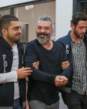 Necmi Yapıcı Instagram - Meryem #tbt @kanald de yayınlanan @tmcfilm in yapımcılığını yaptığı ve oynamaktan çok keyif aldığım bir diziydi Meryem 💜 Sevgili oyuncu arkadaşlarıma, değerli meslektaşlarıma buradan sevgilerimi yolluyorum ❤️😘 @kenanacr @aycaaysinturan @serenayaktas @acelyatopaloglu