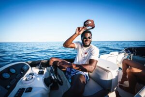 Neemias Queta Instagram - A trabalhar bem nestas viagens, obrigado por tudo vemo-nos para o ano!🙏🏿✨💯#jatataude