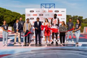 Neemias Queta Instagram - Foi um prazer ter estado na inauguração do campo em Monsanto, e quem melhor do que a @tichapenicheiro para ter a melhor assistência, um orgulho indescritível. Já está aberto ao público passem la e disfrutem desta obra de arte.