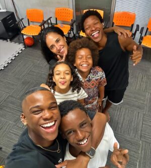 Nego Ney Instagram - começando o ano com um NOVO FILME e pessoas especiais!!!! desde já obrigado 2024, só está começando... 🎬⭐️✨
