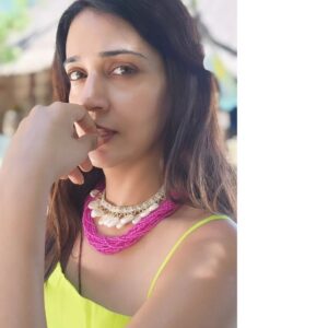Neha Jhulka Instagram - Finding Bliss in the rhythm of waves
Wish I could describe the beauty
Nothing soothes the soul like a day by the water
Salty waters.... ocean breeze ....peace 

#oceanlover
#holidays #happinessbegins #gratitude #peacewithin #beachvibes #islandlife #green #seawater
