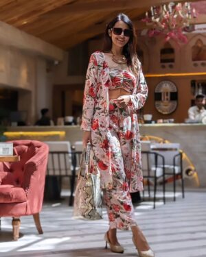 Neha Jhulka Instagram - Warmth of the sun
N a touch of floral magic to brighten up my day 💖 
Happy weekend to all

#floraldress
#warmsunshine #grateful🙏
