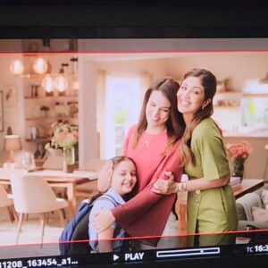 Neha Jhulka Instagram - On set with the beautiful Shilpa Shetty. 
Very casual and chilled out on the sets... had fun shooting.

Loads of love to @hazelshah2408
Hope to cya soon. 

#bollywood #shilpashettykundra #shilpashetty #actorslife 
#workmode #shooting