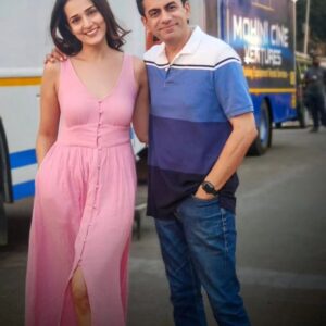 Neha Jhulka Instagram - When you shoot with friends 
When it's an early pack up
When it's a golden hour 

Click click time,  no filter needed
The inner happiness n glow is enough🥰😇