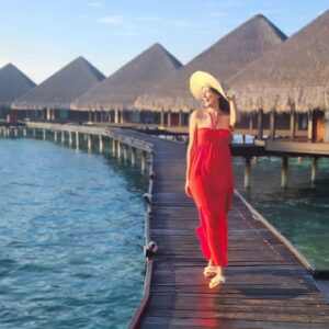 Neha Jhulka Instagram - Blissful 😇
Happiness 😊 
Content 🥰

Me and the Ocean : LOVE AT FIRST SIGHT 💕

#vacymood☀️ #relaxing #sunkissed🌞 #watervillasmaldives #waterbaby #grateful🙏 #purelove❤️ #happyheart #ocean #maldives