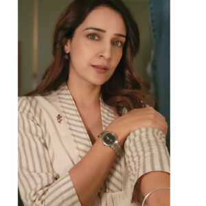 Neha Jhulka Instagram - U r Enough 

Vanity van clicks