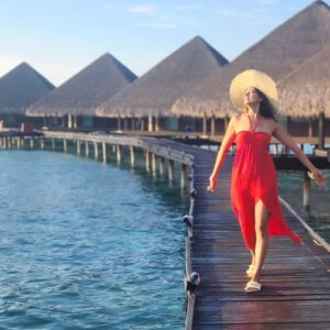 Neha Jhulka Instagram - Blissful 😇
Happiness 😊 
Content 🥰

Me and the Ocean : LOVE AT FIRST SIGHT 💕

#vacymood☀️ #relaxing #sunkissed🌞 #watervillasmaldives #waterbaby #grateful🙏 #purelove❤️ #happyheart #ocean #maldives