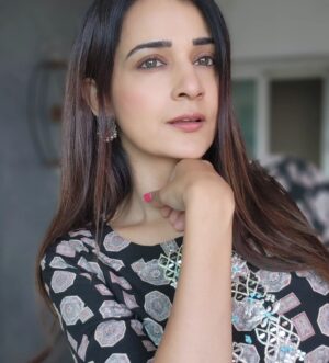Neha Jhulka Instagram - It may be stormy now, but it never rains forever !!
This too shall pass.. Keep going.
One day at a time. Live in the present.

#livenow☀️
#worryless #grateful🙏 #stayhopeful #smilemore