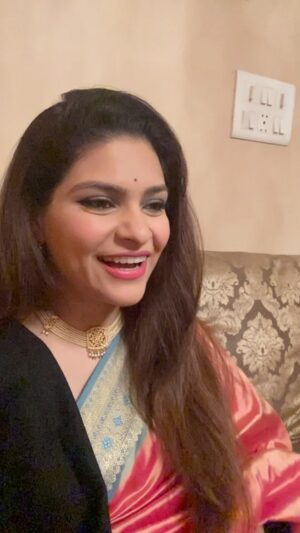 Neha Kaul Instagram - Satya ghatnao par aadhaarit 🤦🏼‍♀️ 

#funnyvideos #funnyreels #toddlerparent #toddlermom #momlife #reelsindia #reelsinstagram #reels #reelitfeelit #actor #influencer #instagood #sareelove #sareefashion #winter #silksarees #handloomsilk