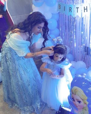 Neha Kaul Instagram - Thank u so much for all the birthday wishes for @hedyasingh 
In gratitude with all the love poured on us… 💖
Neha’s Outfit: @sabaayabymeher 
Jewellery: @vingsfeelit 
Hedya’s outfit: @hopscotch.in 
Birthday decor: @_balloons_n_papers 

#birthdaygirl #birthdaywishes #momdaughter #frozentheme #frozenthemeparty #birthdaydecormumbai #indowesternwear #fusionwear #fashiondiaries #fashioninfluencer #fashioninfluencerindia #actor #influencersofindia #bloggersofindia #mumbaiinfluencer #stylefile #fyp #toddlersofinstagram #toddlerfashion #fashionkids #hopscotchmoment #elsadress #cutekidsfashion #toddlermom #mominfluencer #instagood