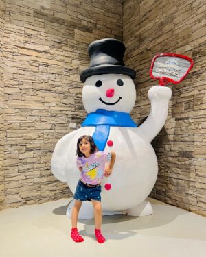 Neha Kaul Instagram - Staycation dumperoni…. 🌟

@imagicaaworld 

#novotelimagicaa #imagicaadiaries #momcation #memories #familygoals #mominfluencer #influencersofmumbai #actor #travelgram #staycation #lifestyleinfluencer #toddlerlife #toddlermom