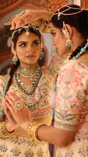 Neha Kaul Instagram - Āṛambarapūrṇa’ 😍🔥 
Conceptualised this look especially for @surajbridal ‘s new launch of ‘ আড়ম্বরপূর্ণ ‘ (‘ Āṛambarapūrṇa’ ) series. 
In frame is our Celebrity Actress: @kaulmeneha 🫶🏼
Hair: @sonal_n_thakkar 
Makeup: @thekhushfactor 
Conceptualised by: @khushbu.thakkar.37 
Costume: @sanghavi_renthouse_official 
.
.
.
#bridalmakeup #bridaljewellery #bridalmakeover #bridalinspo #bridallook #bridalhairstyle #bridalinspiration #bridalfashion #bridallookbook #bridemakeupartist #bridetobe #bridestobe #bridestoday #bridalmakeupandhair #makeupandhair #makeupoftheday #hairoftheday #lookoftheday #lotd #makeupreels #bridalreels