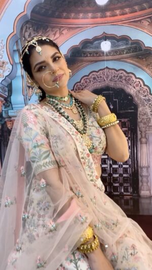 Neha Kaul Instagram - I look like… all you need 🪷

Makeup : @thekhushfactor 
Jewellery:  @surajbridal 
Hair: @sonal_n_thakkar 

#bridalmakeup #bridalwear #bridaljewellery #bridalinspo #pastellehenga #indianwear #weddinginspo #weddingreels #reelsindia #transitionalreels #reelsinstagram #trendingreels #bridalmodel #modelsofmumbai #actor #actorslife #instagood
