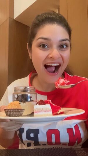 Neha Kaul Instagram - Mera sach duniya ke saamne laakar aapne theek nahi kiya… @yashsinhaofficial 🫣

#dessertsofinstagram #dessertislife #reelsinstagram #reelsindia #reelitfeelit #reels #funnyreels #funnyvideos #actor #eatorpass #dietingstartstomorrow #yummyinmytummy #instagood #instafood #foodgasm