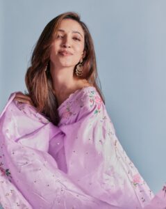 Actress Neha Shetty HD Instagram Photos and Wallpapers June 2024