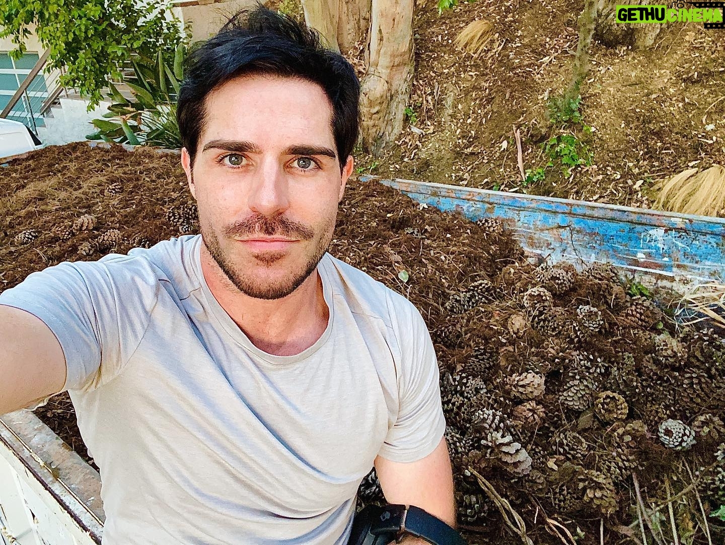Neil Ellice - 3.4K Likes - No acting gig is complete without the day job you swear off every single time...and then go right back to it like an excited doggo. 🌲🪚🌿⚒️