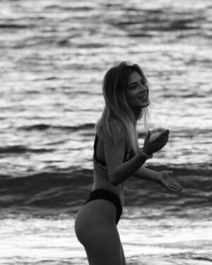 Nela Kailová Instagram - 🖤🌊🖤