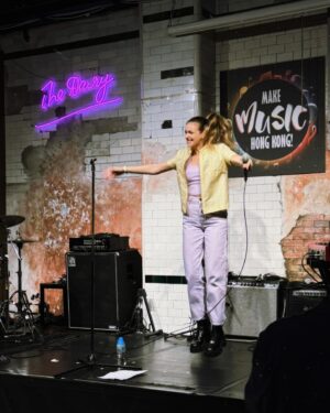 Nelly Řehořová Instagram - Thank you for the amazing opportunity to sing at the @makemusichk festival in Hong Kong. 🎤 It was an unforgettable experience for me, full of incredible energy and wonderful people. 🫰🏼 I enjoyed it immensely and look forward to more opportunities like this. ✨ Big thanks to the @consulategeneralczhk who made this great moment possible. 🙏🏼 #gig #hongkong #fringeclub #makemusic #festival #china