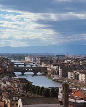 Nelly Řehořová Instagram - Sipping espresso as the world rushes by. In Florence, even coffee tastes like it’s been brewed with history and a dash of Italian charm ☕️🖤. #intheheartoftuscany #florence #italy #tuscany #michelangelo