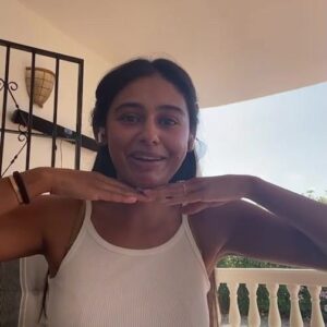 Nelufar Hedayat Instagram - In this episode from my holiday in Spain, I ask what even is the Taliban? Are refugees bad? Can we help from the comfort of our home offices? My incredible guest Dr Anne Irfan of Oxford University’s Refugees Studies Centre answers answers ad well as a little telling off from me to a xenophobic follower. Watch!