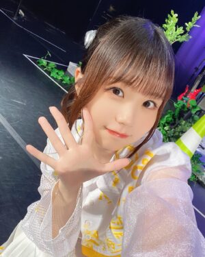 Nene Hieda Instagram - 🥼🧪✨

ツアーファイナルで衣装が進化しました⤴️

前も後ろも可愛いんだよ〜！
サムさん今回も素敵衣装ありがとうございます❤️‍🔥

ポニーテールもやっと出来る長さになった〜

#ダイアローグ