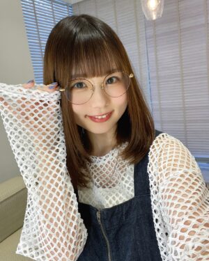 Nene Hieda Instagram - 👓💝

伊達メガネ装備な日でした✌︎
特別だよ🤓

何枚目が好きですか！

#私服 #伊達メガネ #メガネ女子