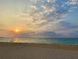 Nene Hieda Instagram - 🌅

去年の沖縄懐古…🌺

日の出撮るために3時半起床したのもよい思い出

#沖縄 #沖縄ロケ #小浜島 #小浜島リゾナーレ 
#稗田寧々 #鈴代紗弓 #コラマイ
#佐藤日向 #小泉萌香 #もえぴな
#ダイナマイ