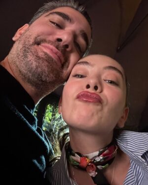 Neslihan Atagül Instagram - İyi gidiyoruz sevgilim, devam edelim 😉♥️🥂 

🍀✨♥️ #8anniversary