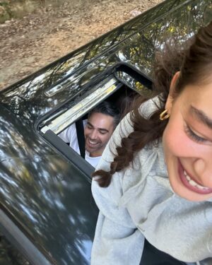 Neslihan Atagül Instagram - İyi gidiyoruz sevgilim, devam edelim 😉♥️🥂 

🍀✨♥️ #8anniversary