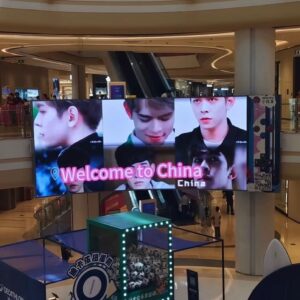 Nguyễn Bá Vinh Instagram - Even though I can’t come to China, I still “appear” in Chongqing ☺️
Thank you so much for the early birthday gift 🥰 My loves from China
.
#o2production