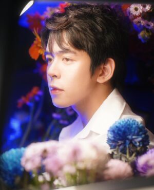Nguyễn Bá Vinh Instagram - The most beautiful flower is you 🌹
Photo: @khan.nmk 
.
#o2production