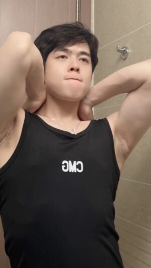 Nguyễn Bá Vinh Instagram - Mom: “Why do you take so long in the shower?”
Me: “nothing”
Also my nothing 🤡
#o2production