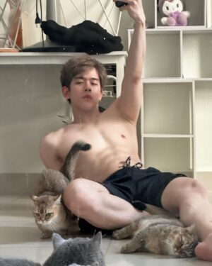 Nguyễn Bá Vinh Instagram - All cats are grey in the night 😶
#o2production