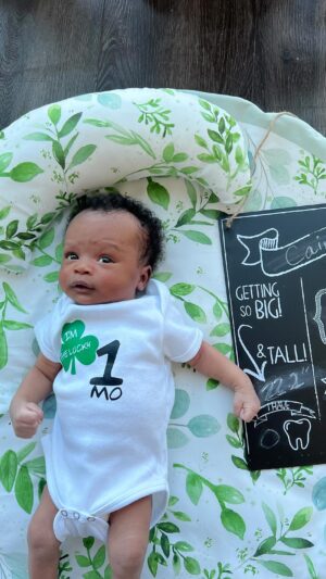 Nia Holloway Instagram - I can’t believe you’ve been on this side of the world for a whole month ! ( and 3 days ) I’m counting every second lol Watching your baby grow and change becomes more and more of a gift everyday. I’m loving this momma thing . Hardest thing I’ve ever done but the most beautiful thing I’ll ever be apart of 💚 #newmom #newborn #welcomehome