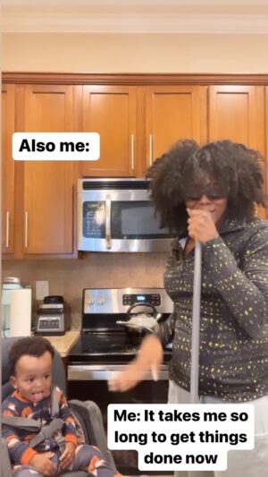 Nia Holloway Instagram - Not gunna act like my son doesn’t get a matinee and evening performance everyday in here.  #sahwm #newmom #comedy #momlife #actresslife #boymom #blackboyjoy