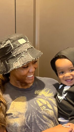 Nia Holloway Instagram - Come make breakfast for my family with me ! 🫶🏾
#momlife #sahwm #sahm #vegan #veganbaby #blacklove #goodmorning