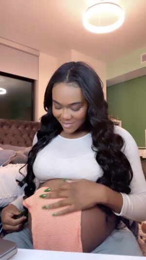 Nia Holloway Instagram - We are Officially counting down. I can’t believe it! Baby boy will be here soon 💙✨ #pregnant #countdown #reels #boymom 36 weeks honeyyyyy