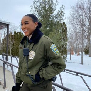 Nia Holloway Instagram - Oh Happy Day! @cwrepublicsarah premieres tonight @9pm on @thecw 🎊! 
Meet me on Twitter for BTS juiciness and all your questions! 

Welcome to Greylock! #therepublicofsarah