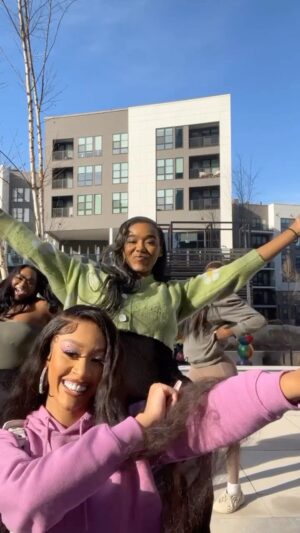 Nia Holloway Instagram - I love that @lakeyah hoped in real quick🔥 A regular Sunday in Atlanta for you! 😂  #dancereels #sunday #atlanta #thehollowaygirls