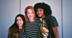 Nia Holloway Instagram - Today @9pm EST will be, unfortunately, the series finale of @cwrepublicsarah ! Writing with a sad yet grateful spirit. Filming this show, at the time we filmed this show, was nothing short of a gift. The show is coming to end but what was cultivated with my cast and producers was truly the beginning. Thank you @jeffreypaulkingtv for creating this amazingly unique world that we got to play to life. AJ gave me so much and it was a complete joy playing her. Chick was badass, audacious,fearless, flawed, and pulled no punches, I’d say thats a wild dream to be able to play for a series regular debut. So thank you! 🙏🏾 sending an endless amount of love to my cast mates right now! When you’re blessed enough to have an opportunity to create art, we all know it’s beyond what’s happening in front of the cameras, so thank you for keeping the love and support on even when the cameras turned off . ❤️ Cast, crew, producers, hair,makeup, wardrobe we made a beautiful thing . Onward and Upwards ❤️✌🏾

#cw #seriesfinale #final #episode