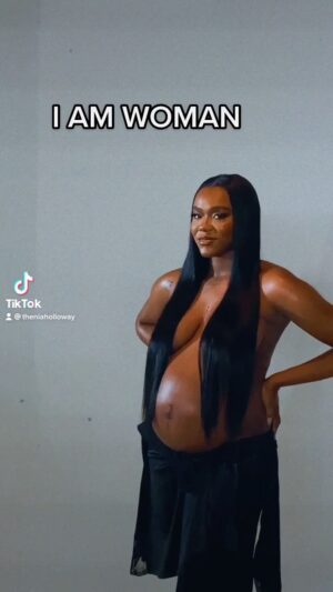 Nia Holloway Instagram - This is your sign to do that powerful Maternity shoot 💋