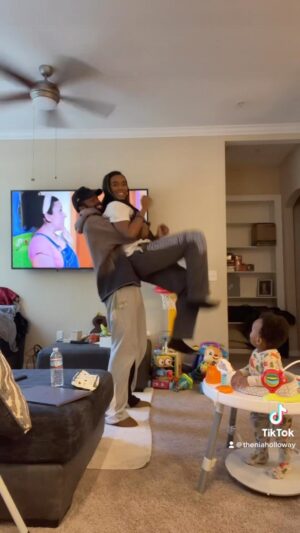 Nia Holloway Instagram - I got @yoreyshoots to do a TikTok trend , I feel so accomplished 😂😂 #boymom #couple #comedy #boymom #sahwm #sahm #life #happymonday