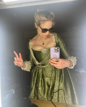 Niamh Algar Instagram - Bringing some Irish charm to #Mary&George!;) ☘️👑

Full series vailable now on @skytv and @nowtv