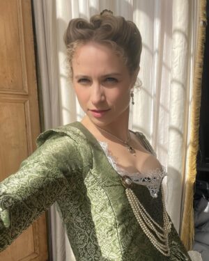 Niamh Algar Instagram - Bringing some Irish charm to #Mary&George!;) ☘️👑

Full series vailable now on @skytv and @nowtv