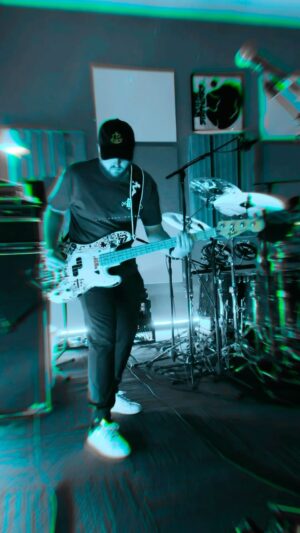 Nic Collins Instagram - Yang cam is back 🥵

#Rock #HardRock #ProgressiveRock #AlternativeRock #Band #Bass #Drums #Guitar #Singer
