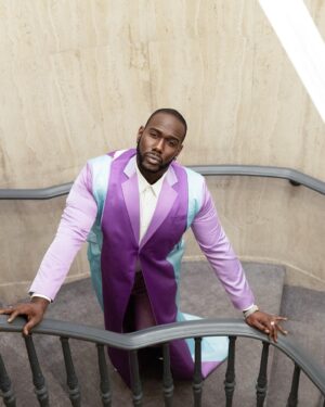Nicco Annan Instagram - WE have our seat… ☀️✨ -Godfather 
 #NYFW #HARPARSBAZAAR  #Icon ball @harpersbazaarus @bloomingdales @harpersbazaarart #bloomingdales150

📸 photog: @thedrk_knight 
Stylist: @icontips 
Jacket: @grayscaleic 
Pants: @kamsitcharles 
Shirt: @theory__ 
Shoes: @maisonmargiela