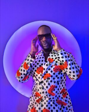 Nicco Annan Instagram - Mood all week long…
Blue/Black in the moonlight ✨
from the  #EbonyPower100 Gala @ebonymagazine 
Thank you for having me and space for ALL of Us #MovingBlackForward

💯🖤1
Styling 🌹 @icontips 
Polka Rose 🌹 @kamsitcharles 
Eyewear 🌹 @timeless_framework 
  @ditaeyewear