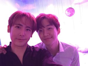 Nichkhun Horvejkul Instagram - @le2jh 생축브로! 우리 투샷 사진 너무 없어서 찾느라 10년이 지났네.. ㅋㅋ 행복하고 건강하고 꼭 부자돼!!